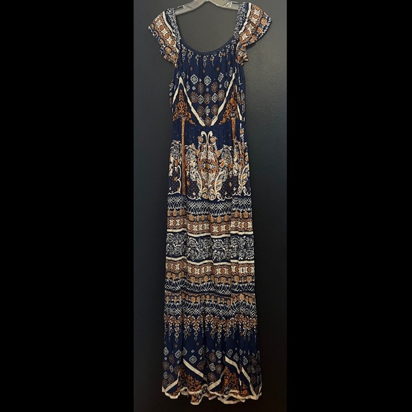 alter’d state Navy and Tan Maxi Dress with Paisley Print - Picture 2 of 4